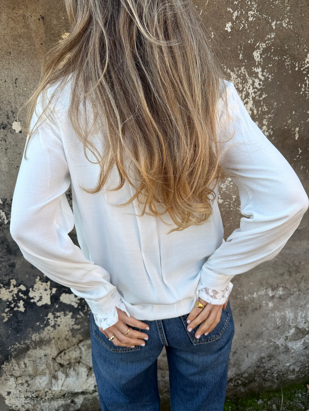 Blusa detalles encaje blanca