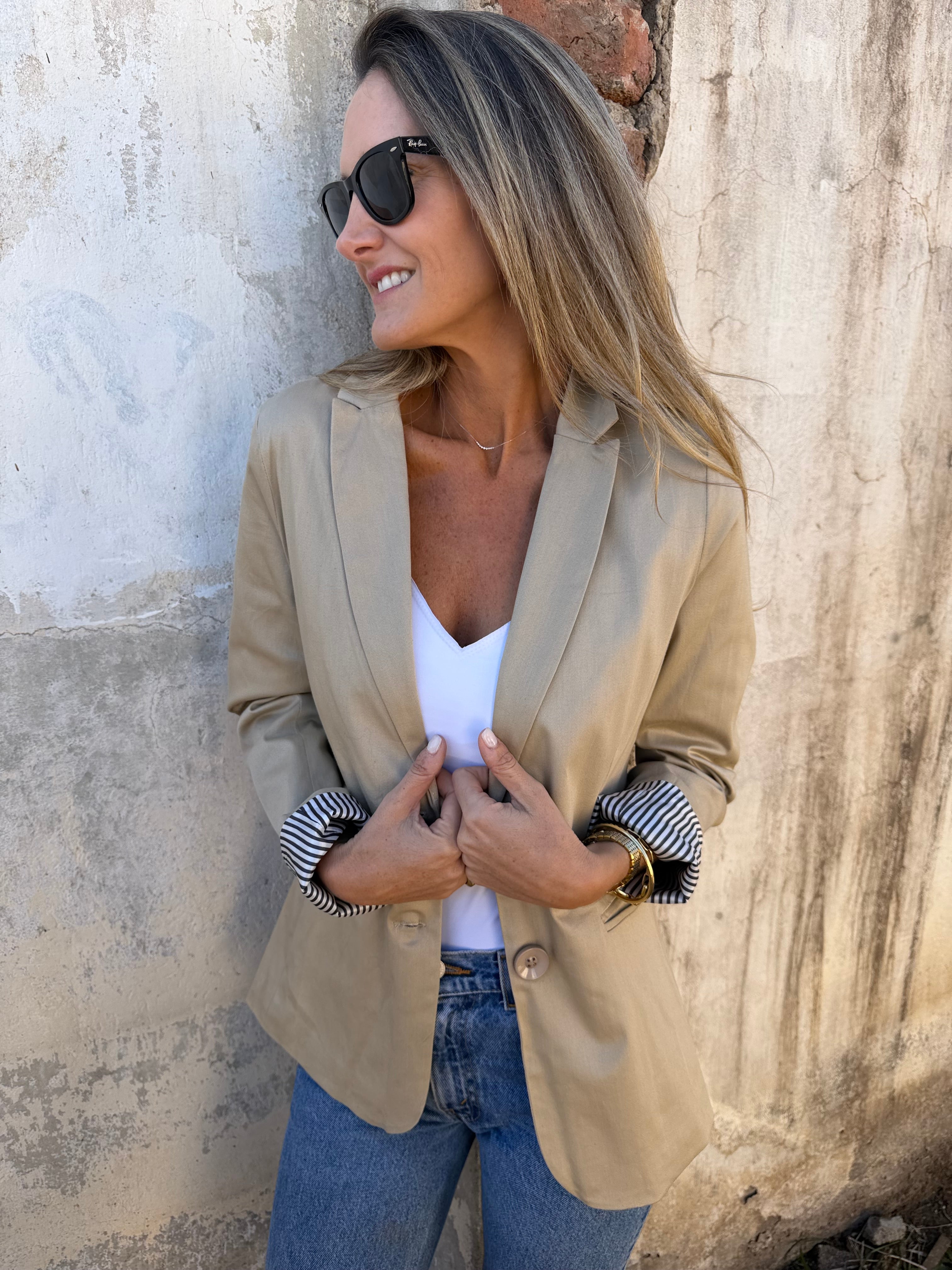 New blazer gabardina delgada con doblez rayado beige
