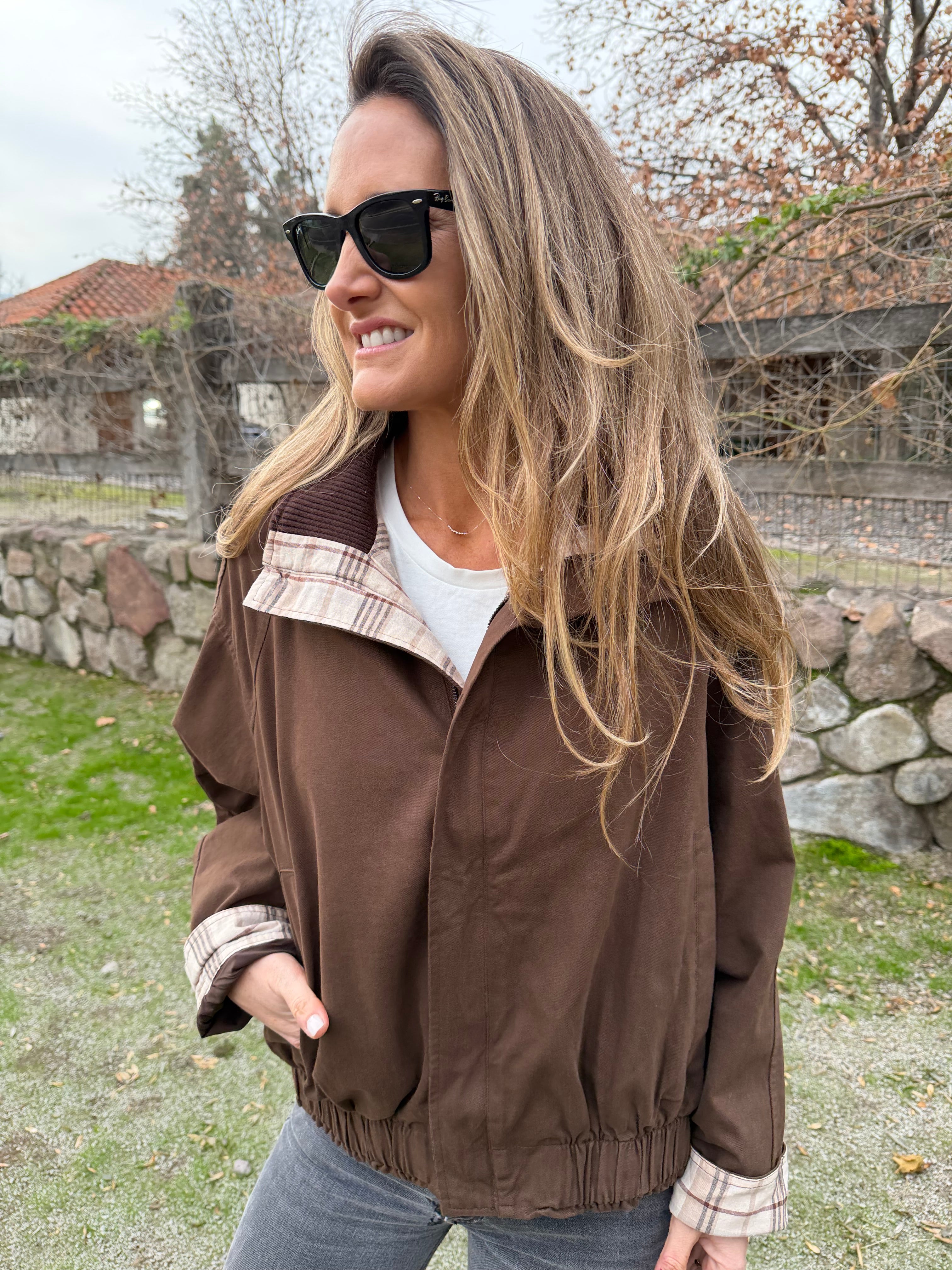 Bomber gabardina detalle escocés café