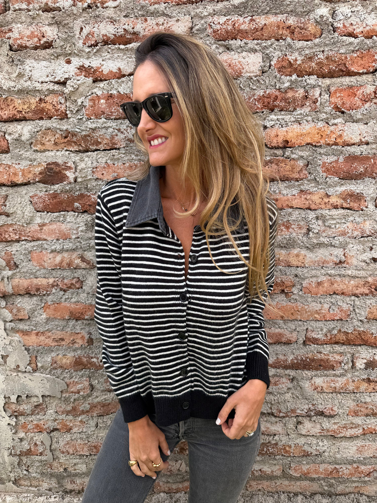 Chaleco líneas camisero cuello bluejean negro