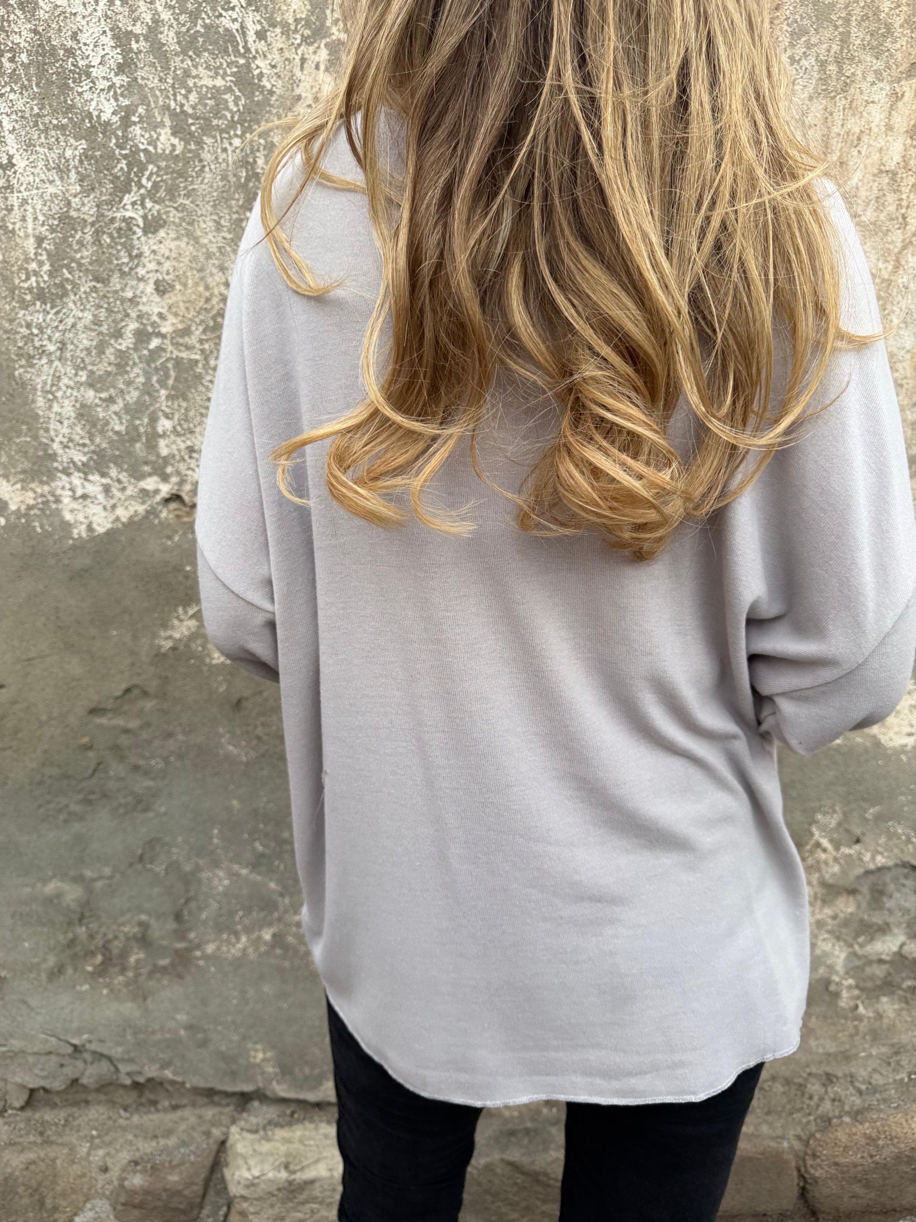 Maxxi polera lanilla bordes plateados gris