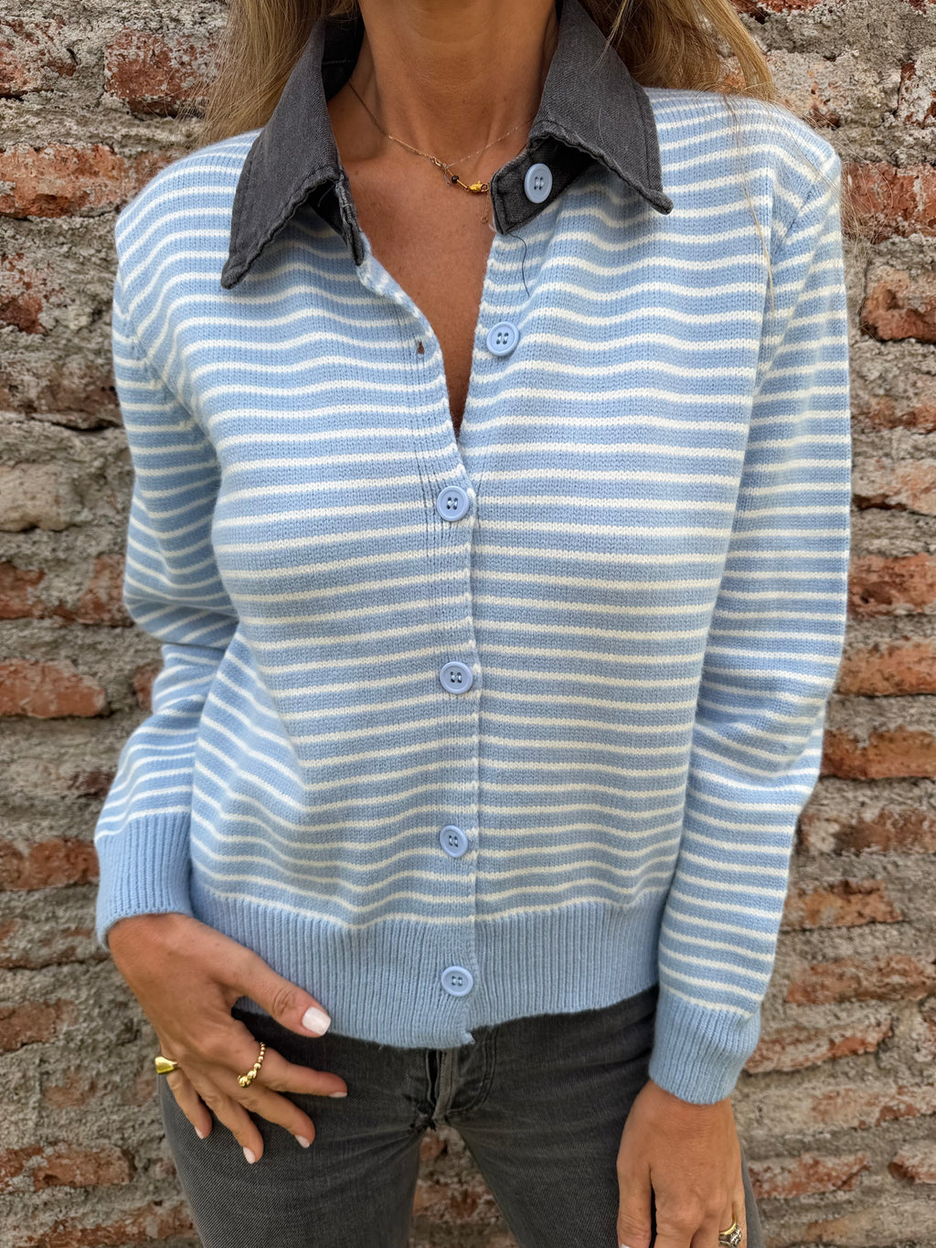 Chaleco líneas camisero cuello bluejean celeste