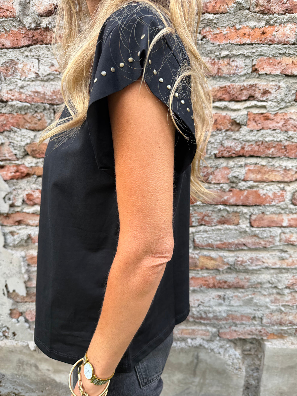 Polera tachitas negra