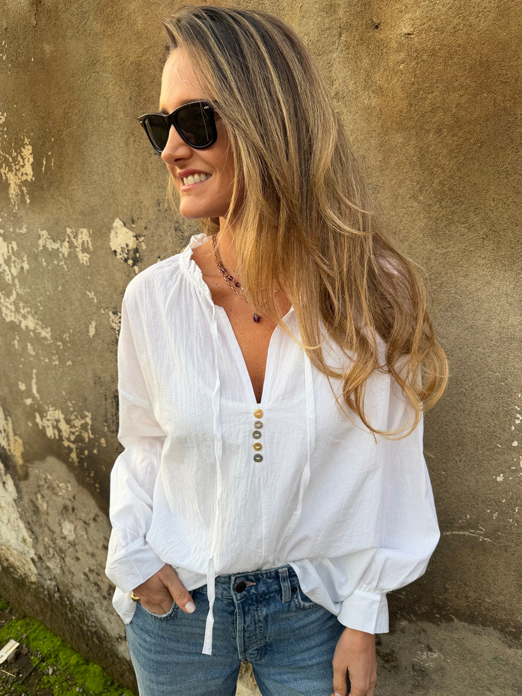 Blusa botones concha perla blanca