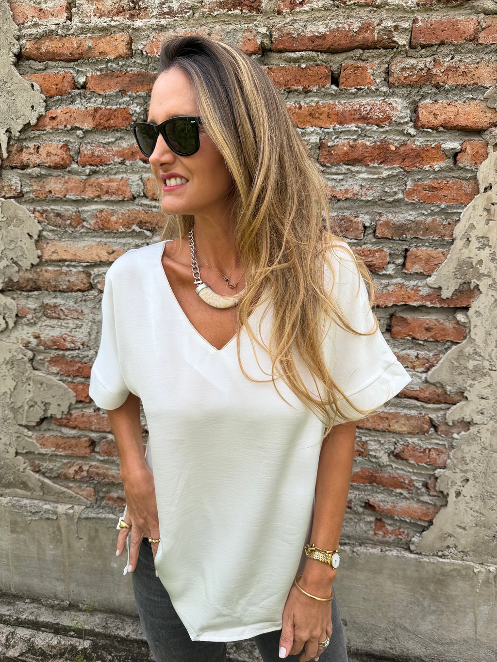 Maxxi blusa seda borde dorado blanca