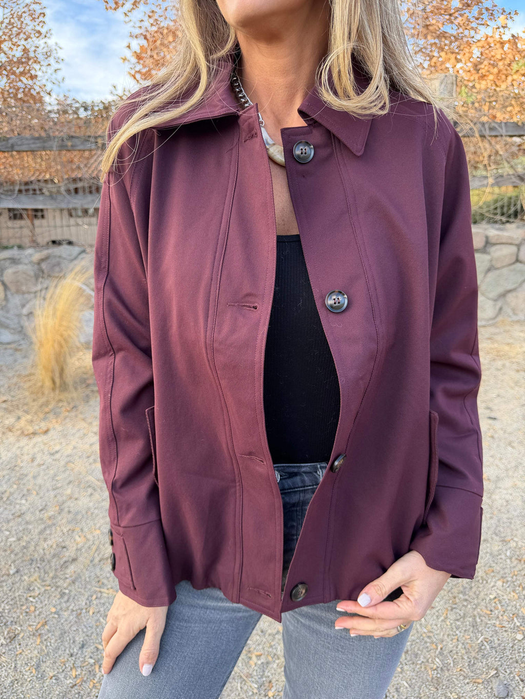 Chaqueta gabardina clásica burdeo