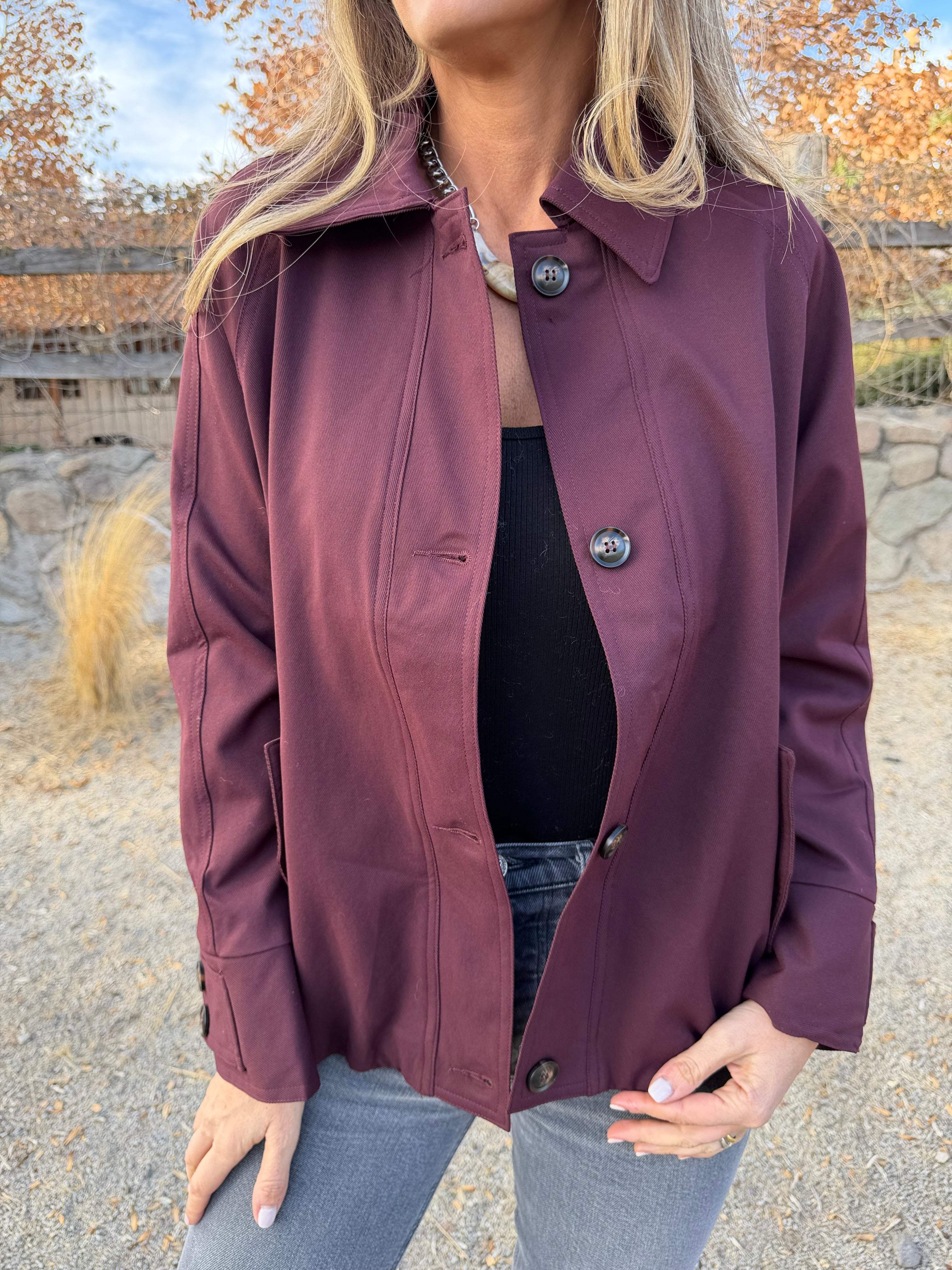 Chaqueta gabardina clásica burdeo