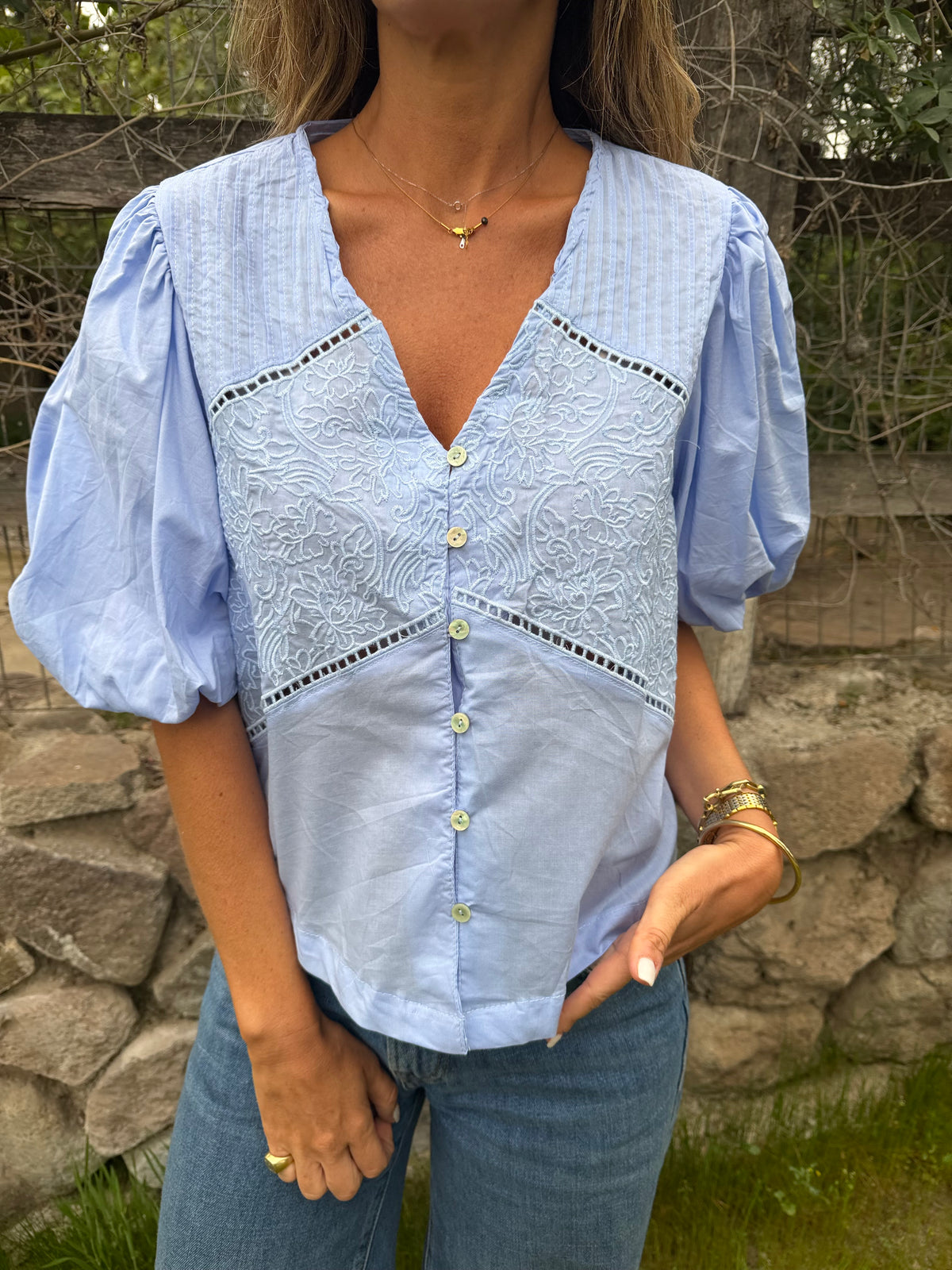 New blusa mangas abullonadas celeste