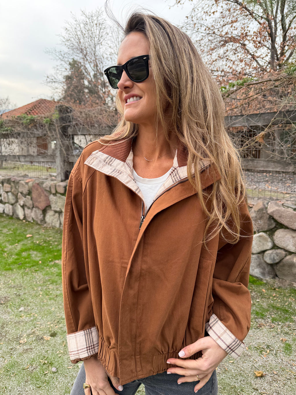 Bomber gabardina detalle escocés terracota