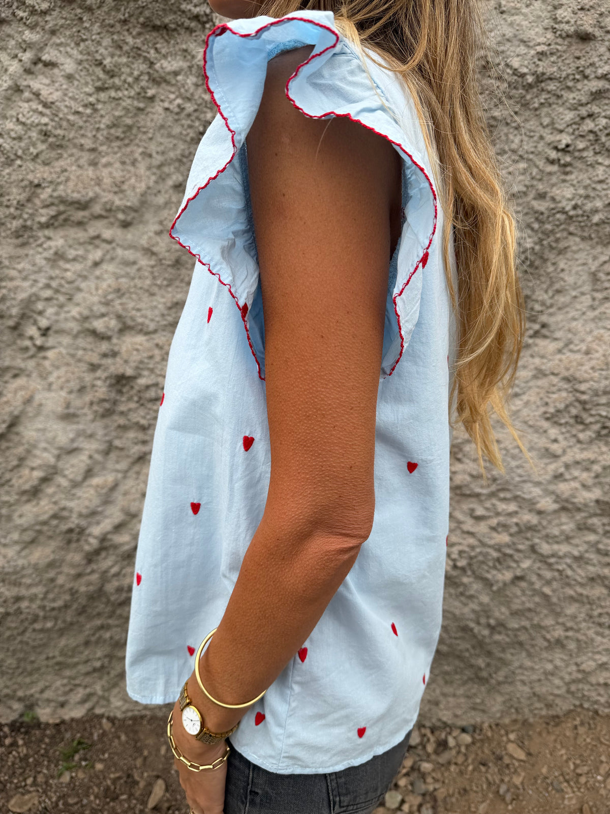 Blusa corazones bordados y vuelitos celeste