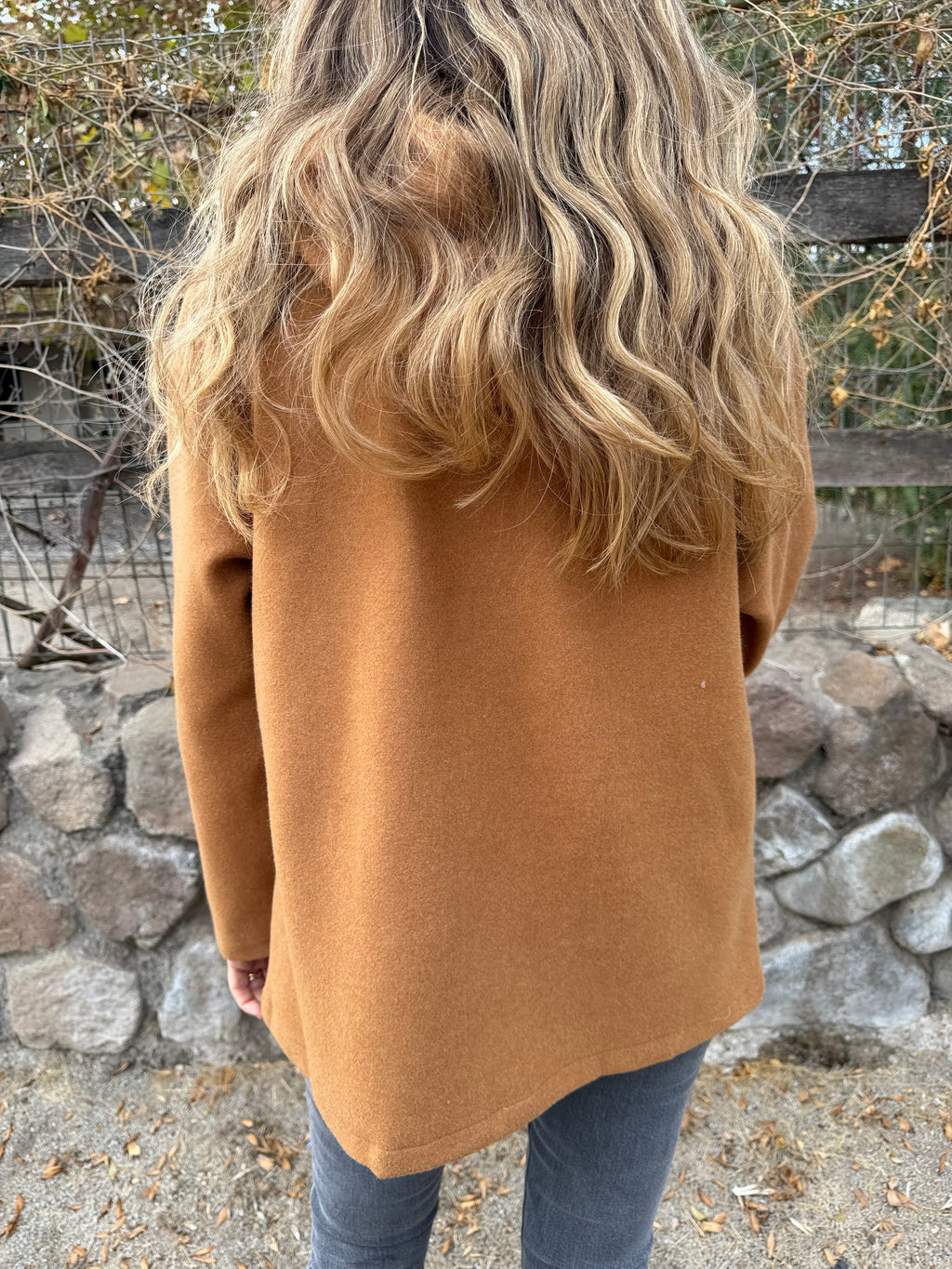 Chaqueta simple paño bolsillos camel