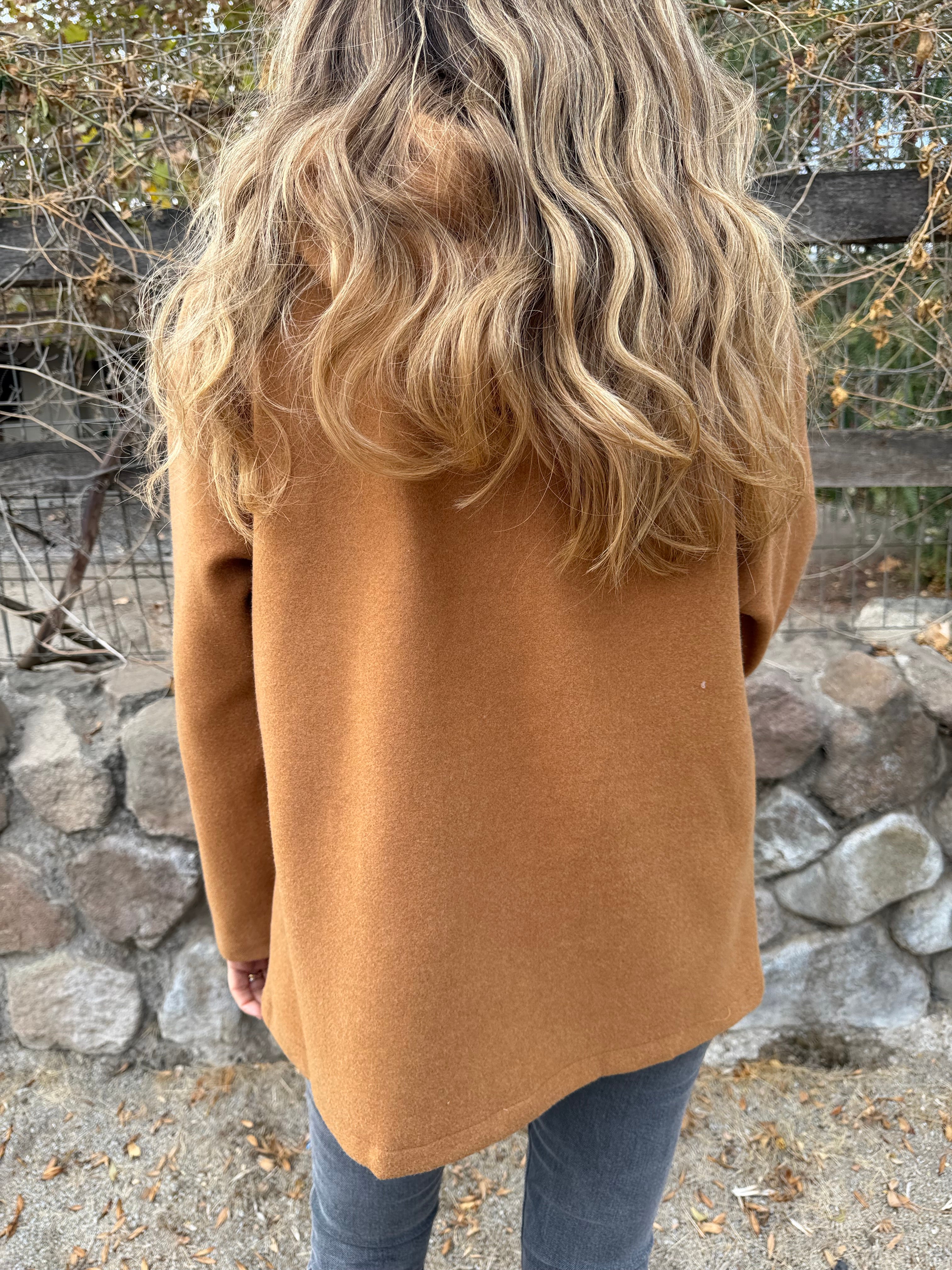 Chaqueta simple paño bolsillos camel