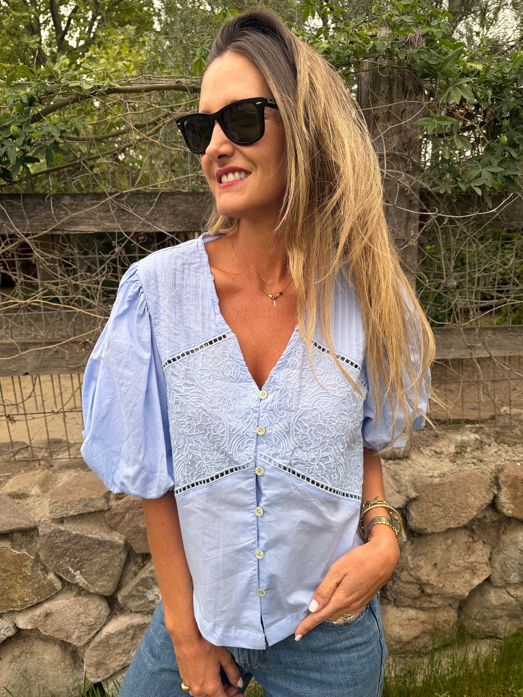 New blusa mangas abullonadas celeste
