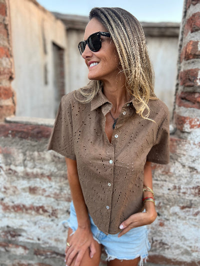 Blusa súper broderie café
