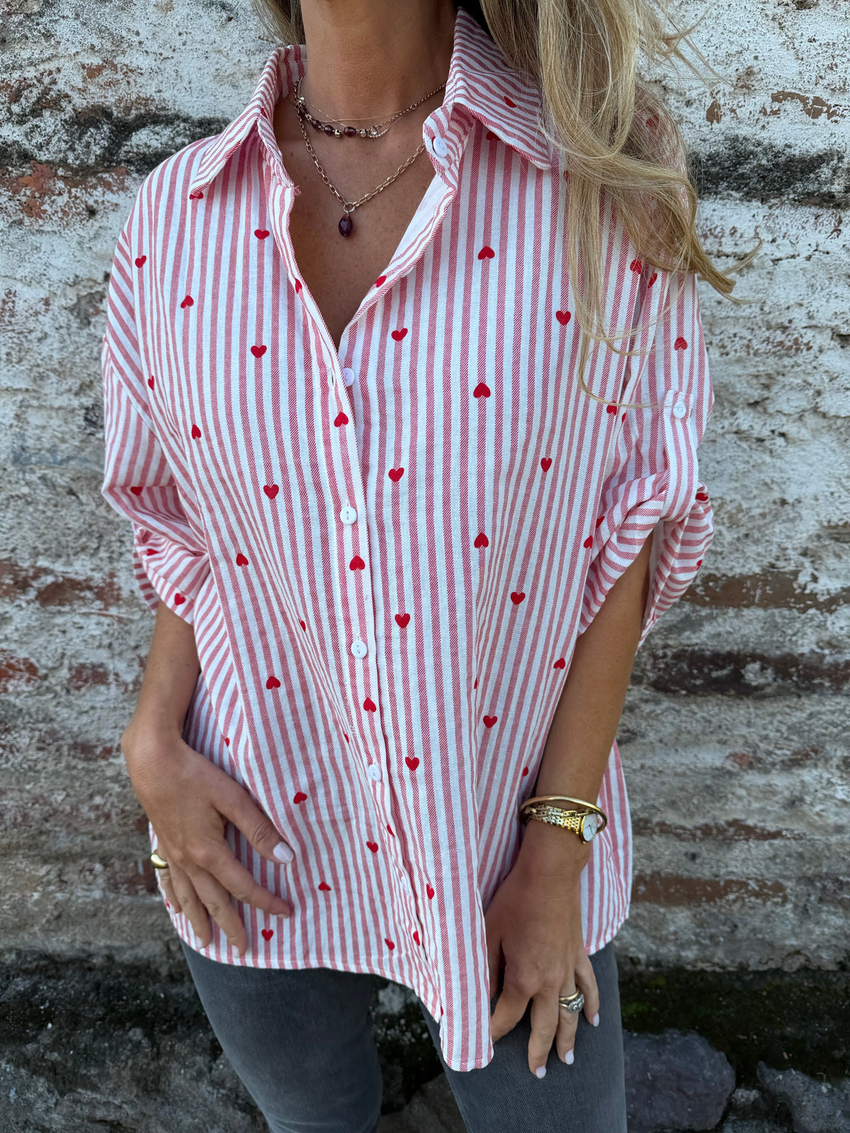 Blusa líneas y corazones roja