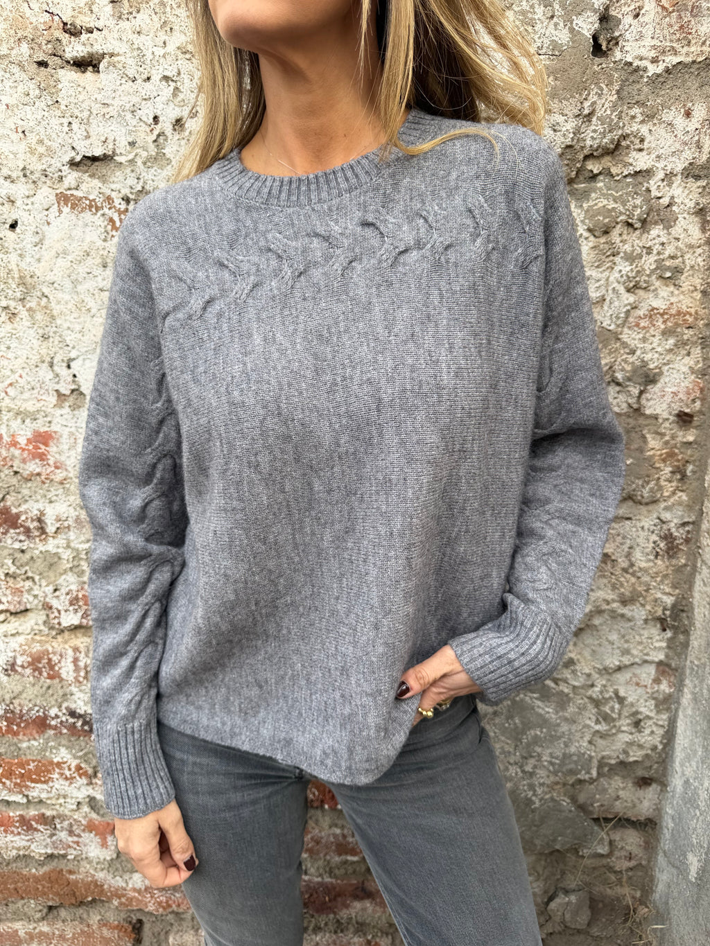 Chaleco trenzado horizontal gris