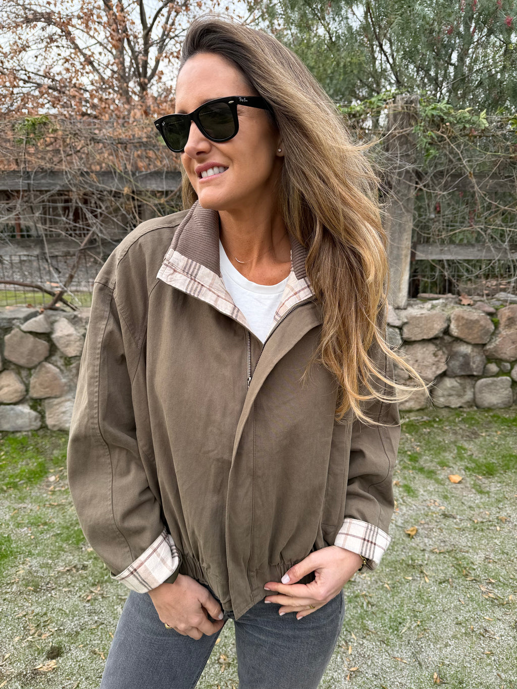 Bomber gabardina detalle escocés verde musgo