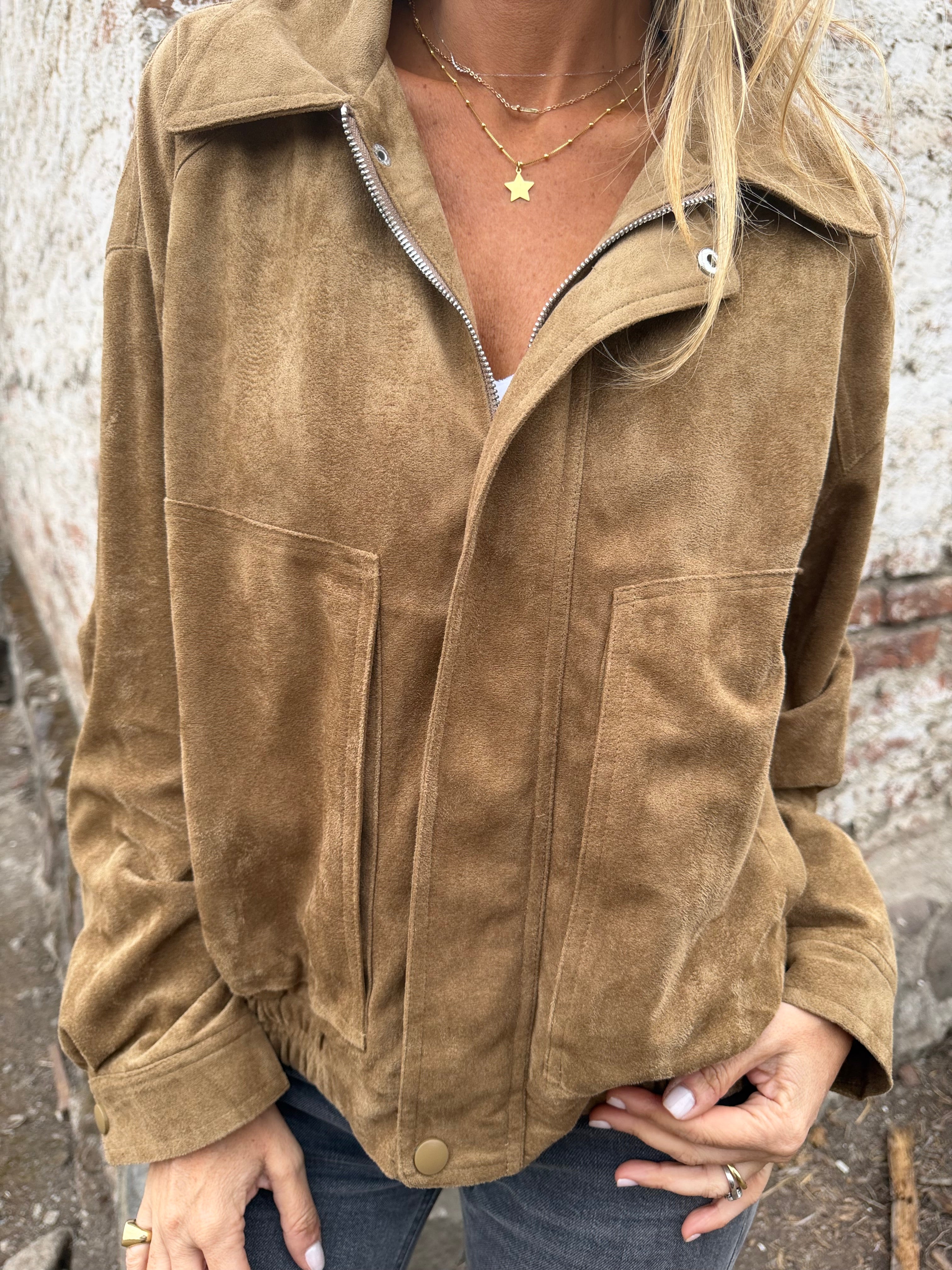 Bomber efecto cuero gamuza beige