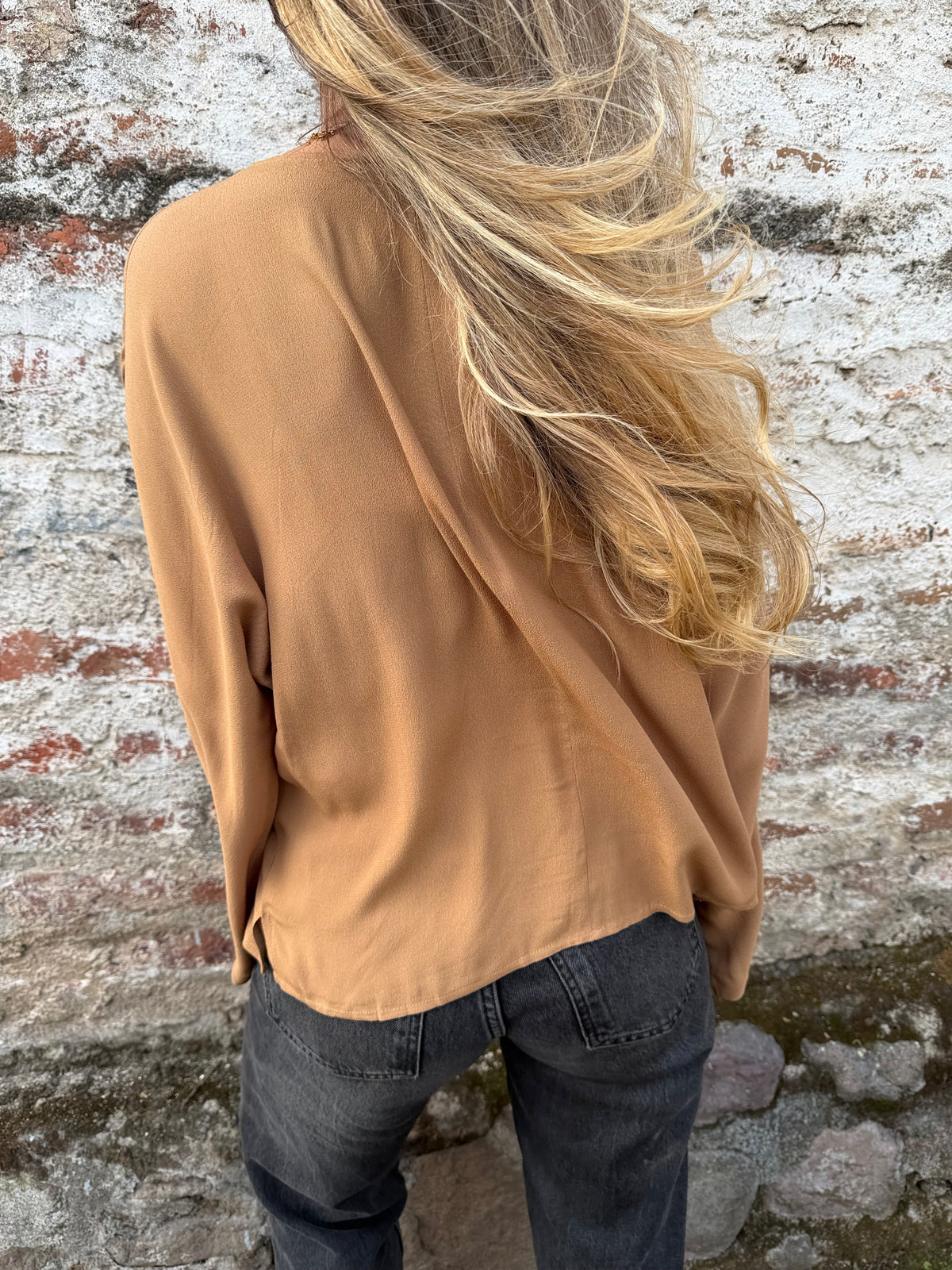 Blusa abotonada camel