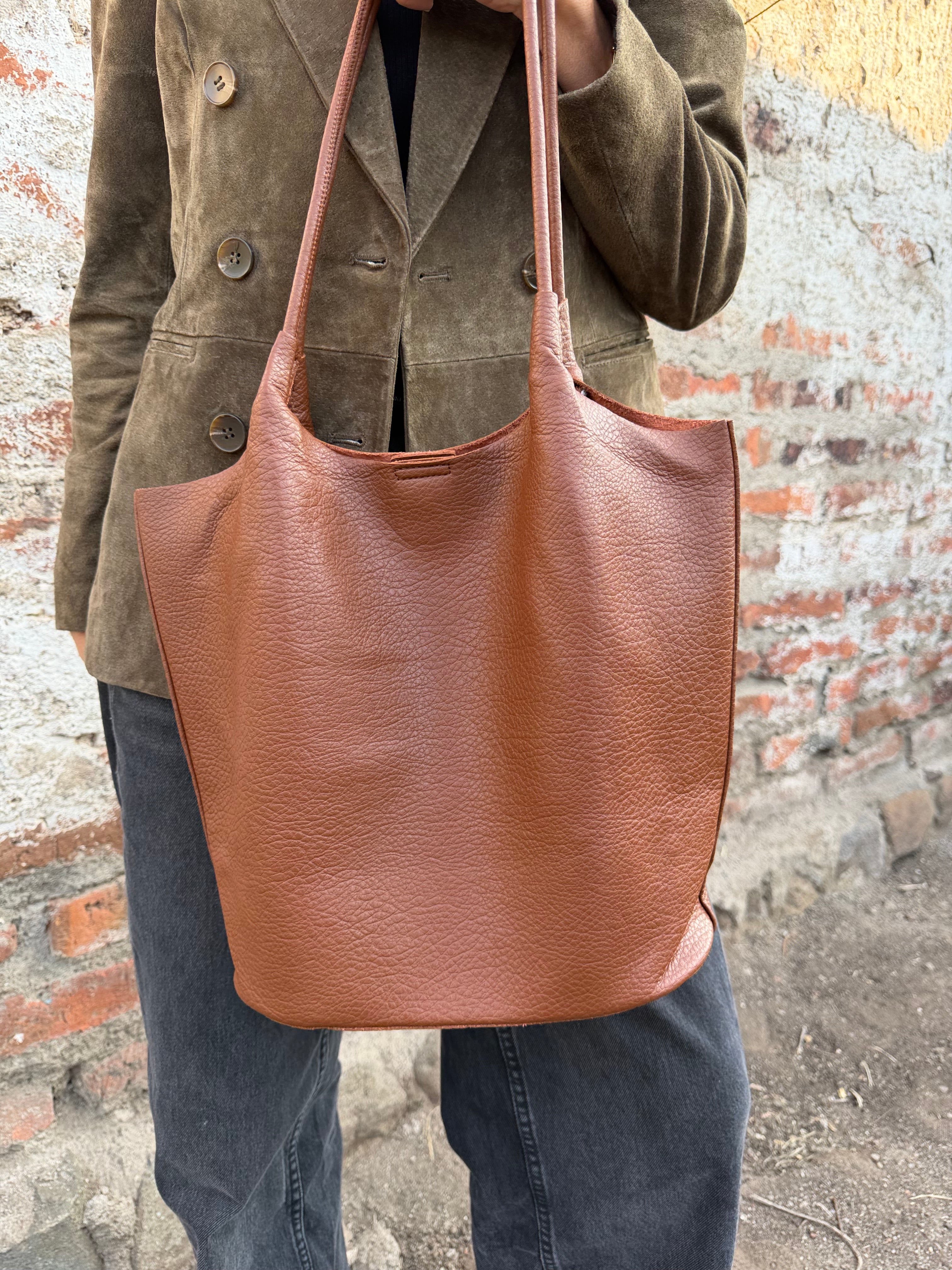 Tote clásico efecto cuero graneado caramelo
