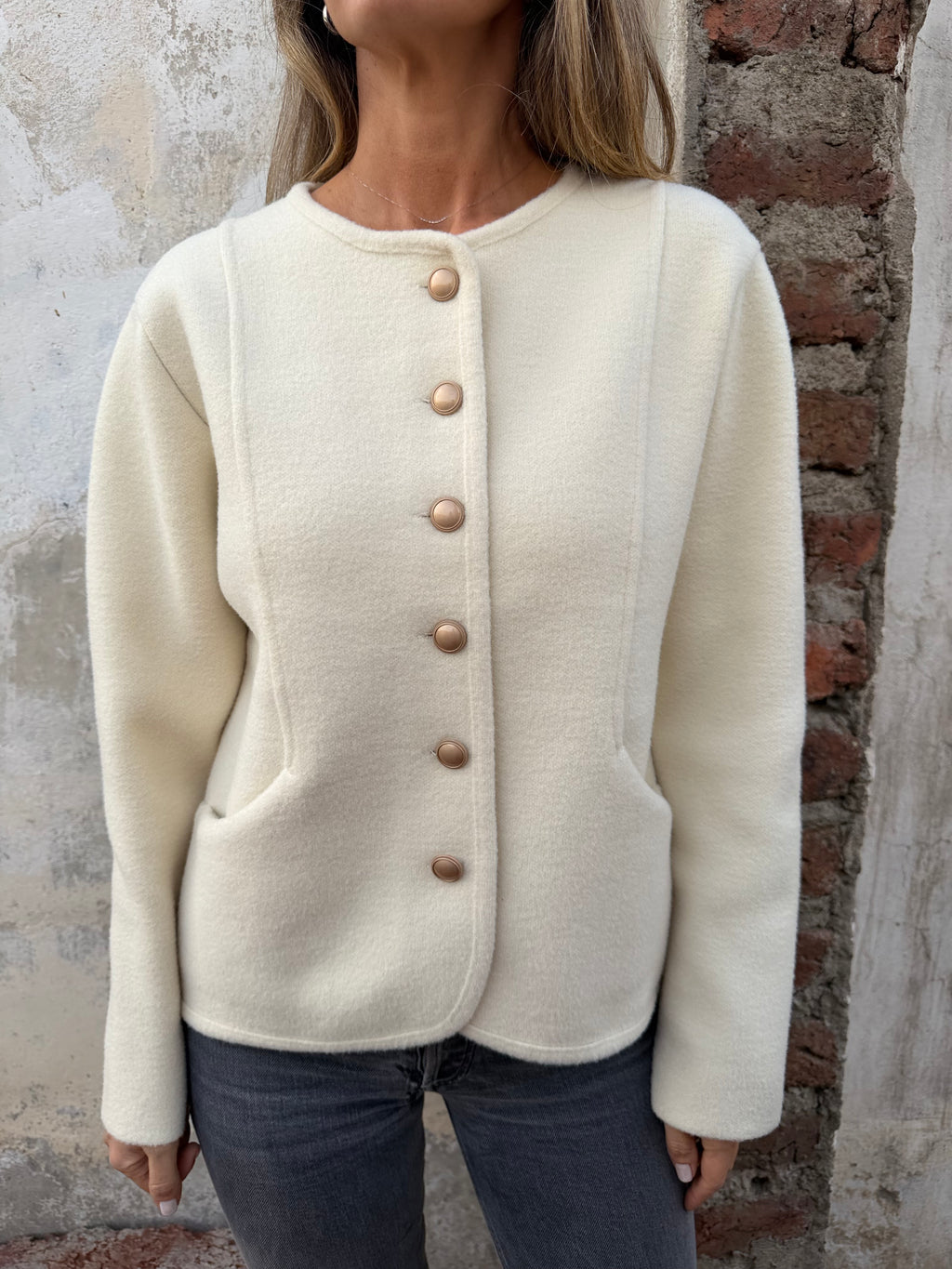 Chaqueta paño botones dorados blanca