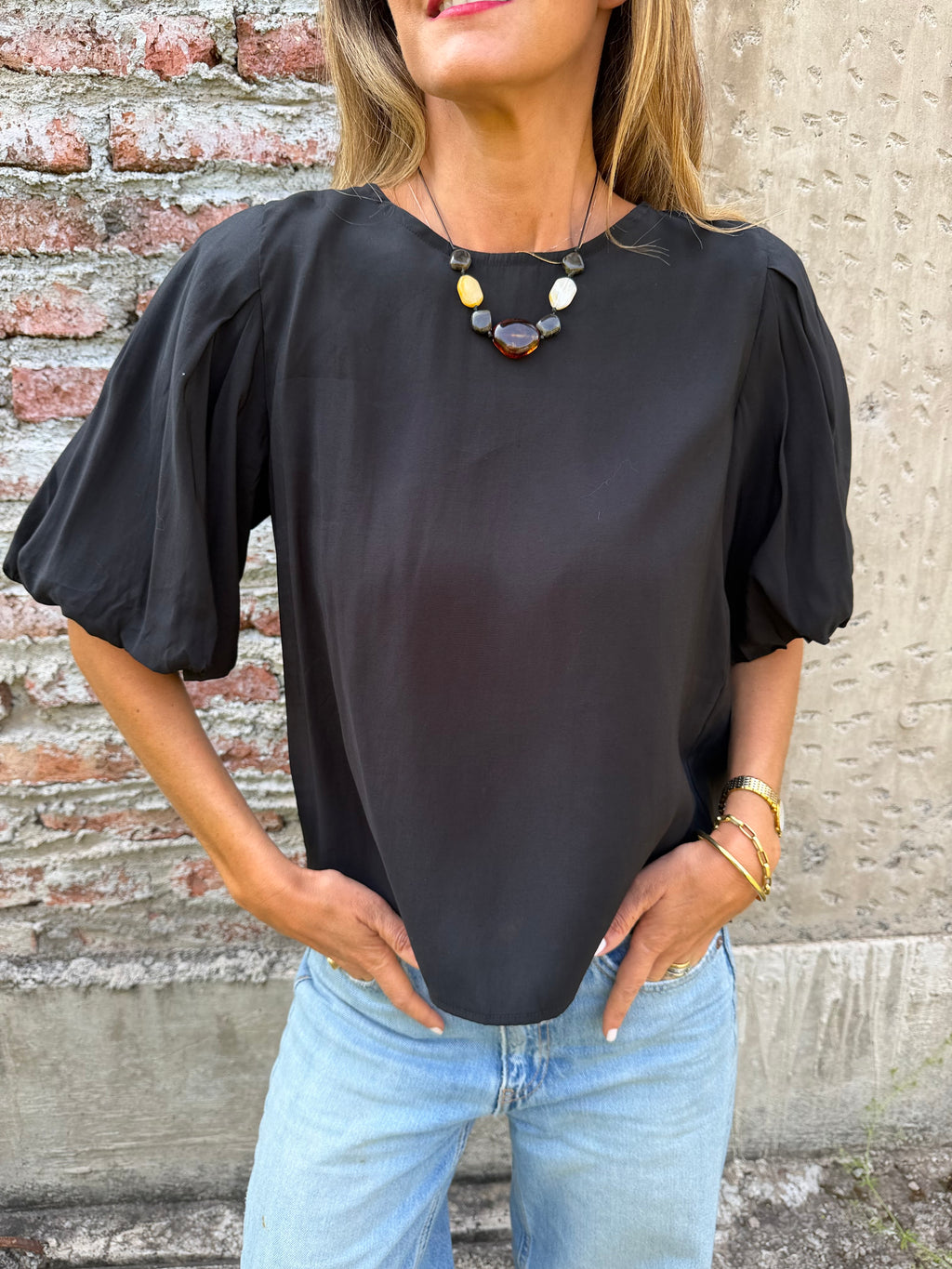 New blusa mangas abullonadas negra