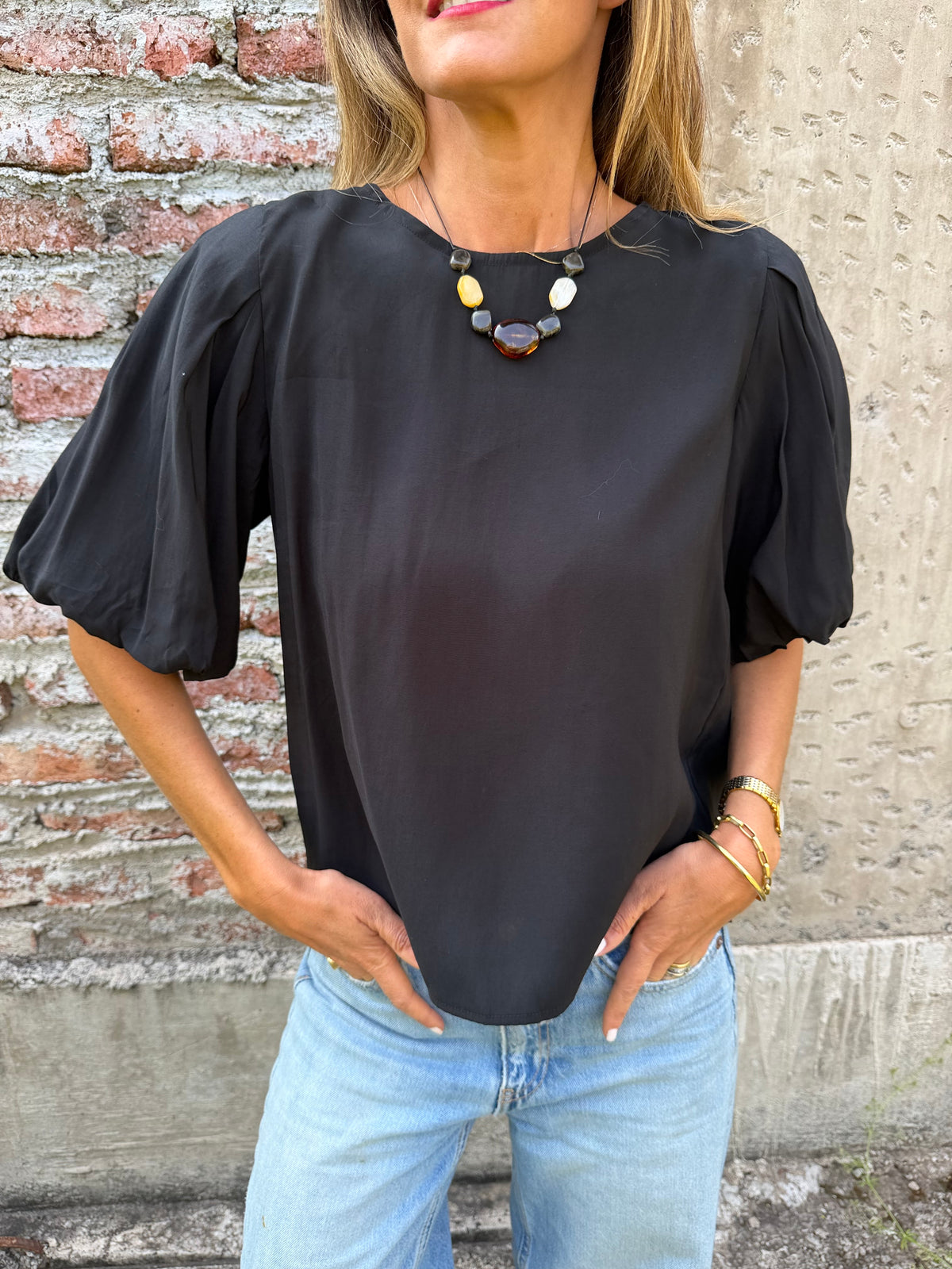 New blusa mangas abullonadas negra