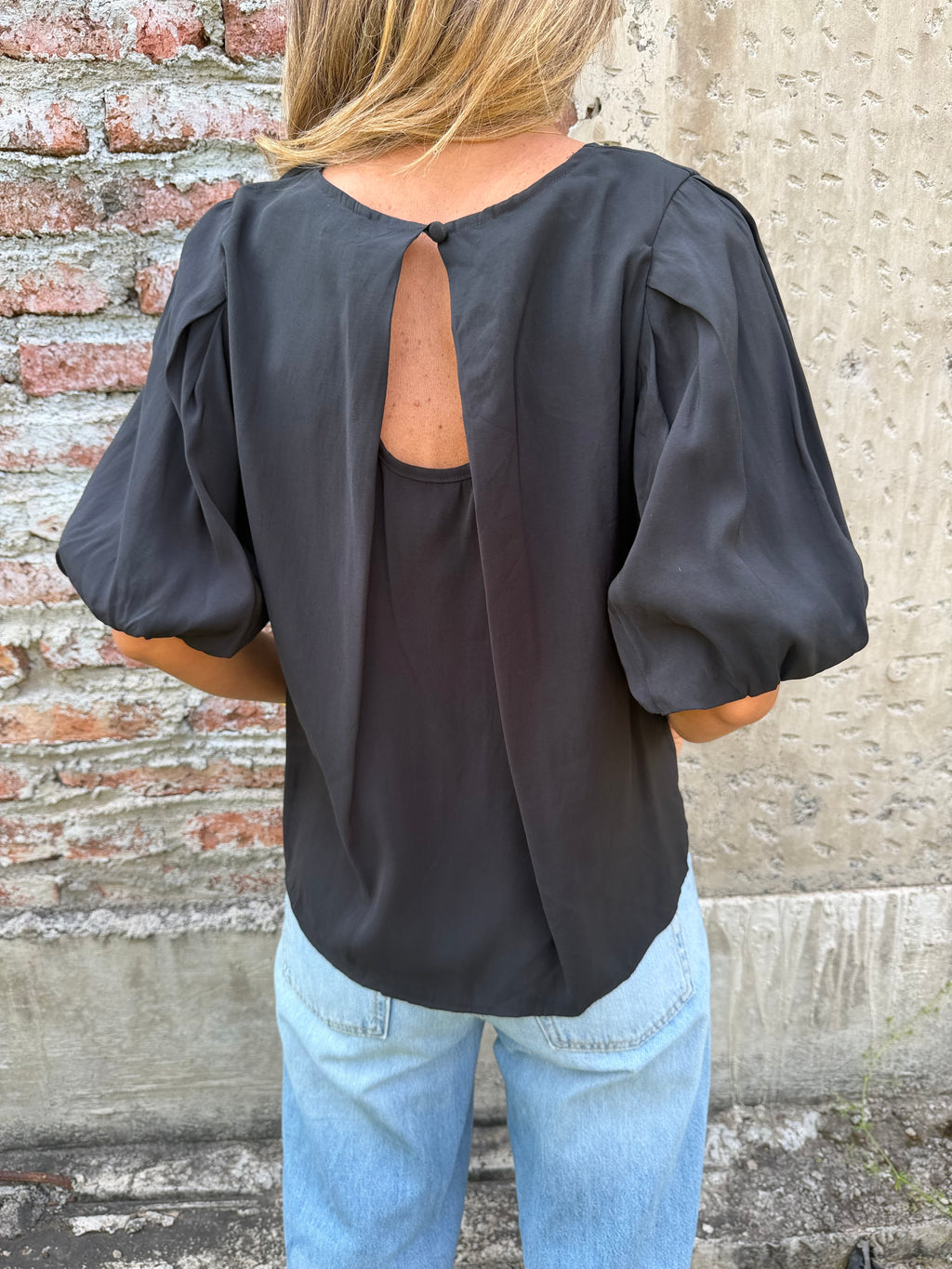 New blusa mangas abullonadas negra