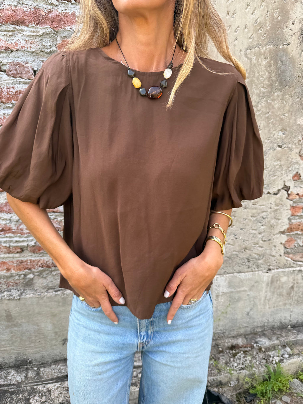 New blusa mangas abullonadas café