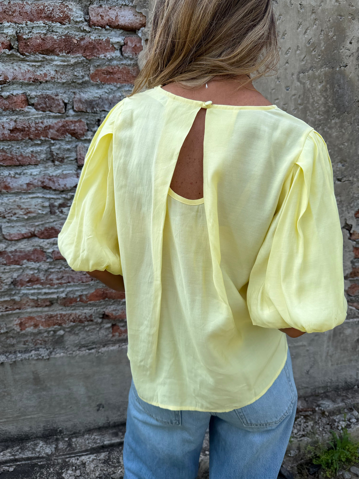 New blusa mangas abullonadas amarilla