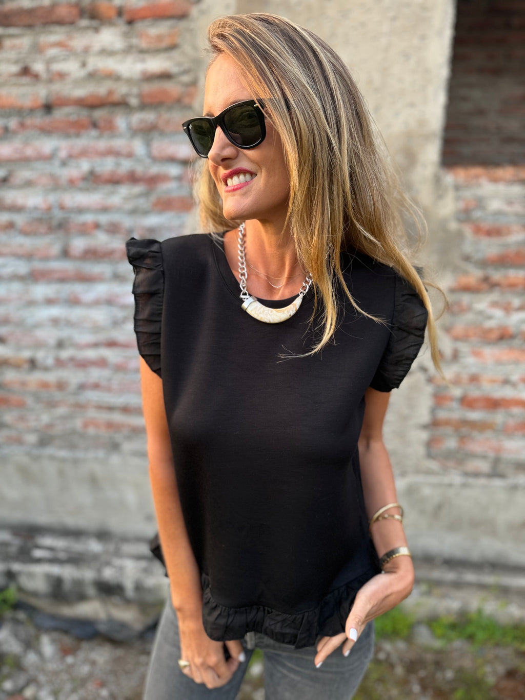 Polera vuelitos doble negro