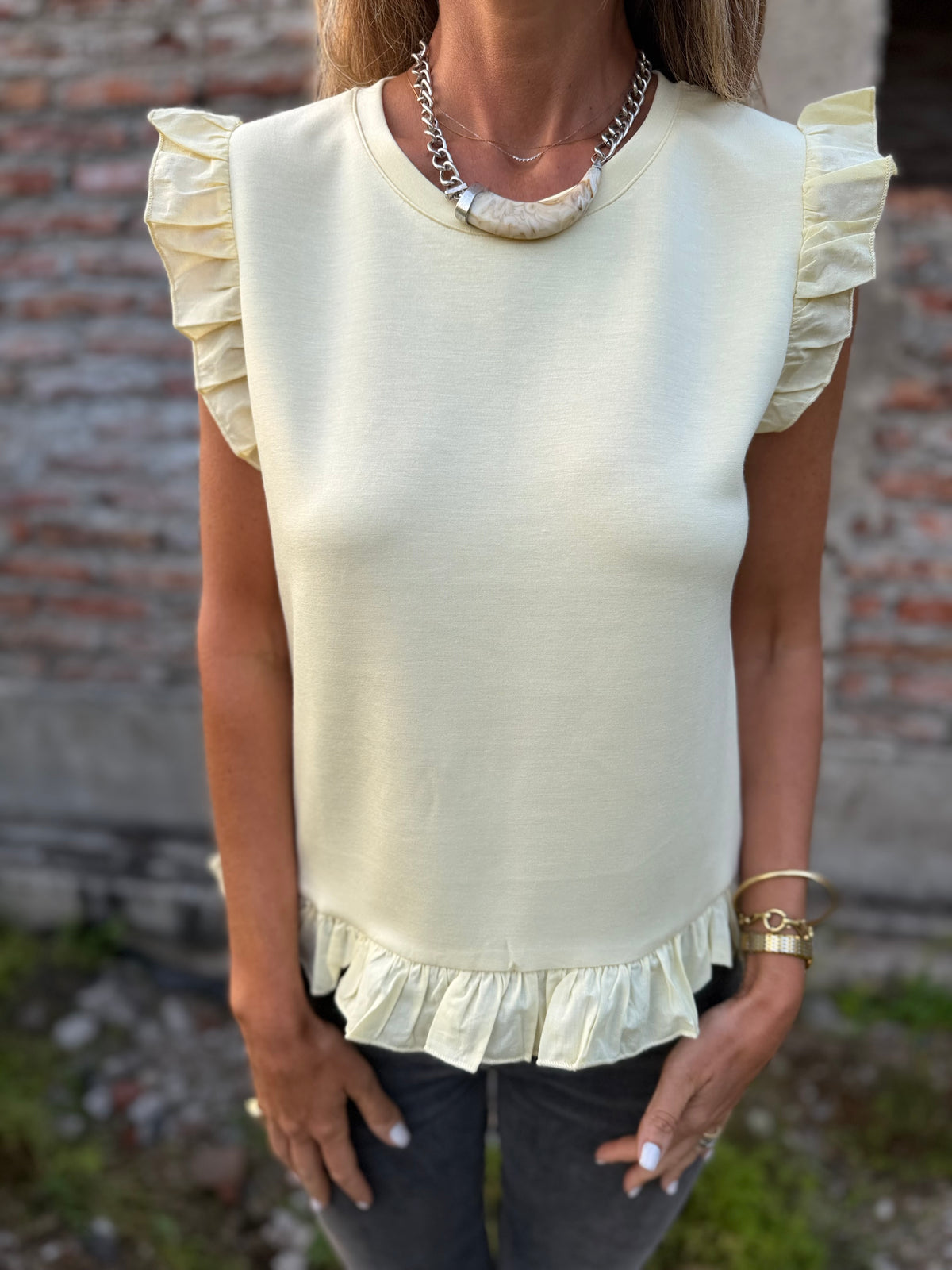 Polera vuelitos doble amarilla claro